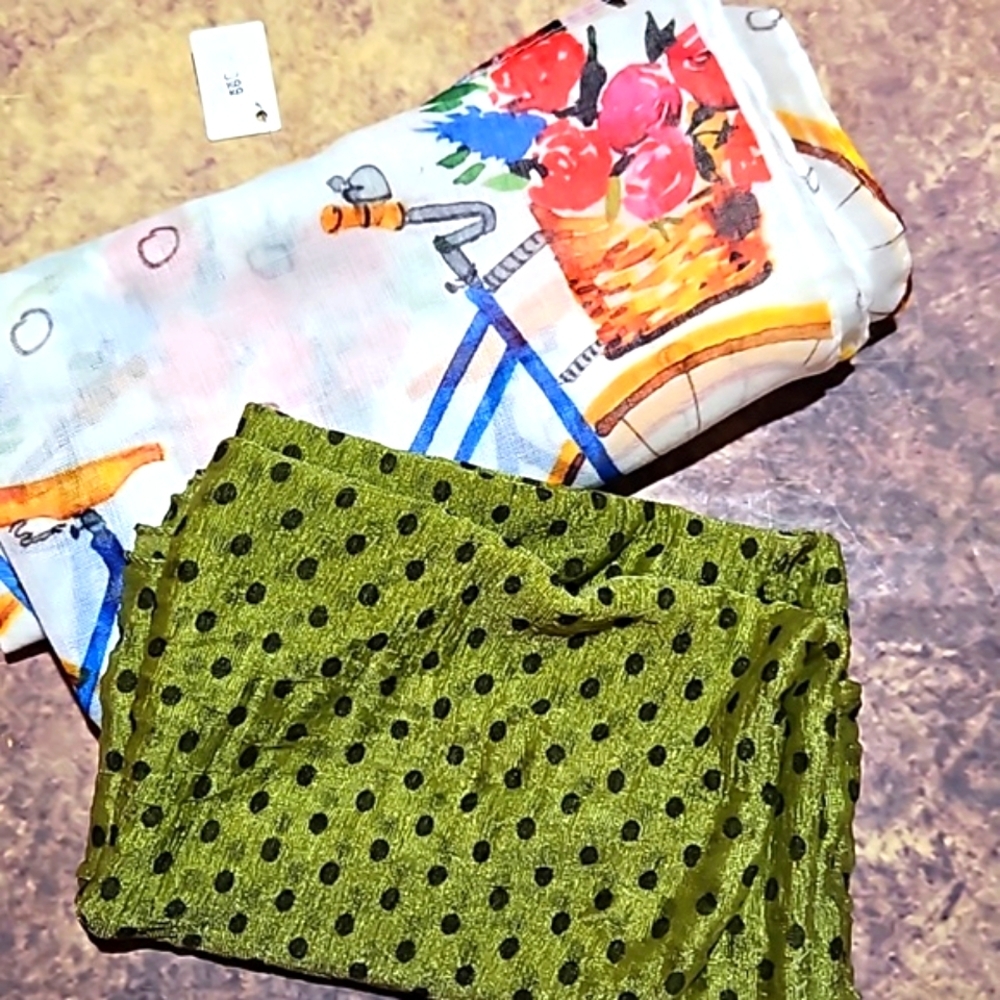 Two Fashion Scarves - Picture 4 of 4